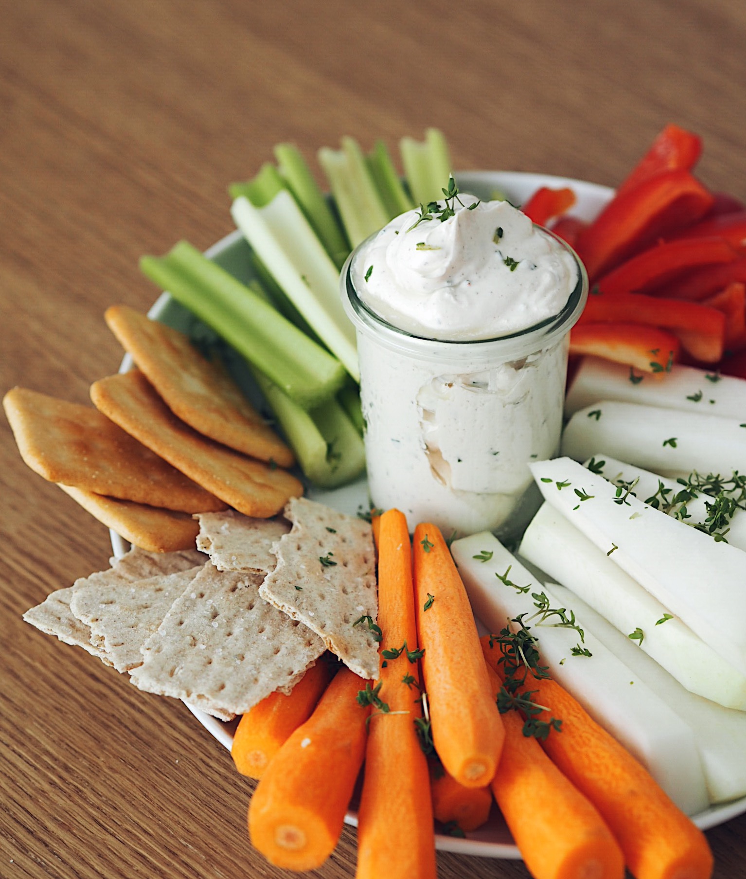 Rezepte: Melonen Himbeer Frosé und Rohkostplatte mit Dip | Marry Kotter