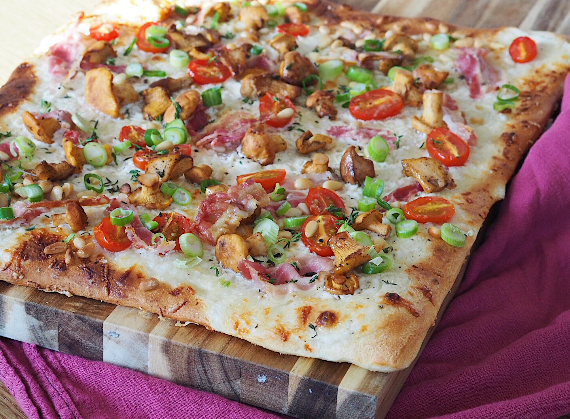 Meine Knack&Back Sommer Pizza: Pfifferlingspizza mit Bacon und Pinienkernen *Werbung