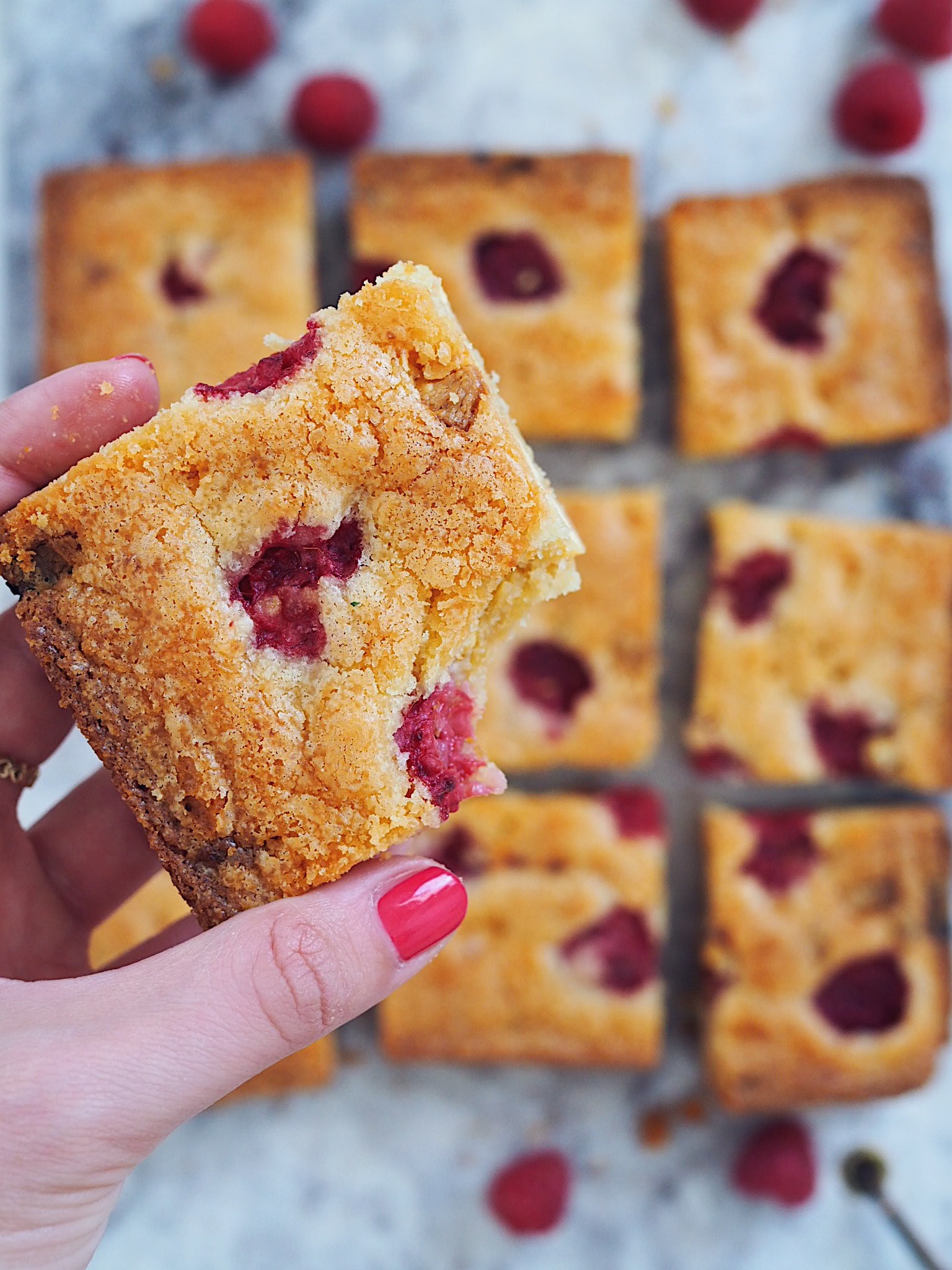 Blondies mit Himbeeren und weißer Schokolade | Marry Kotter