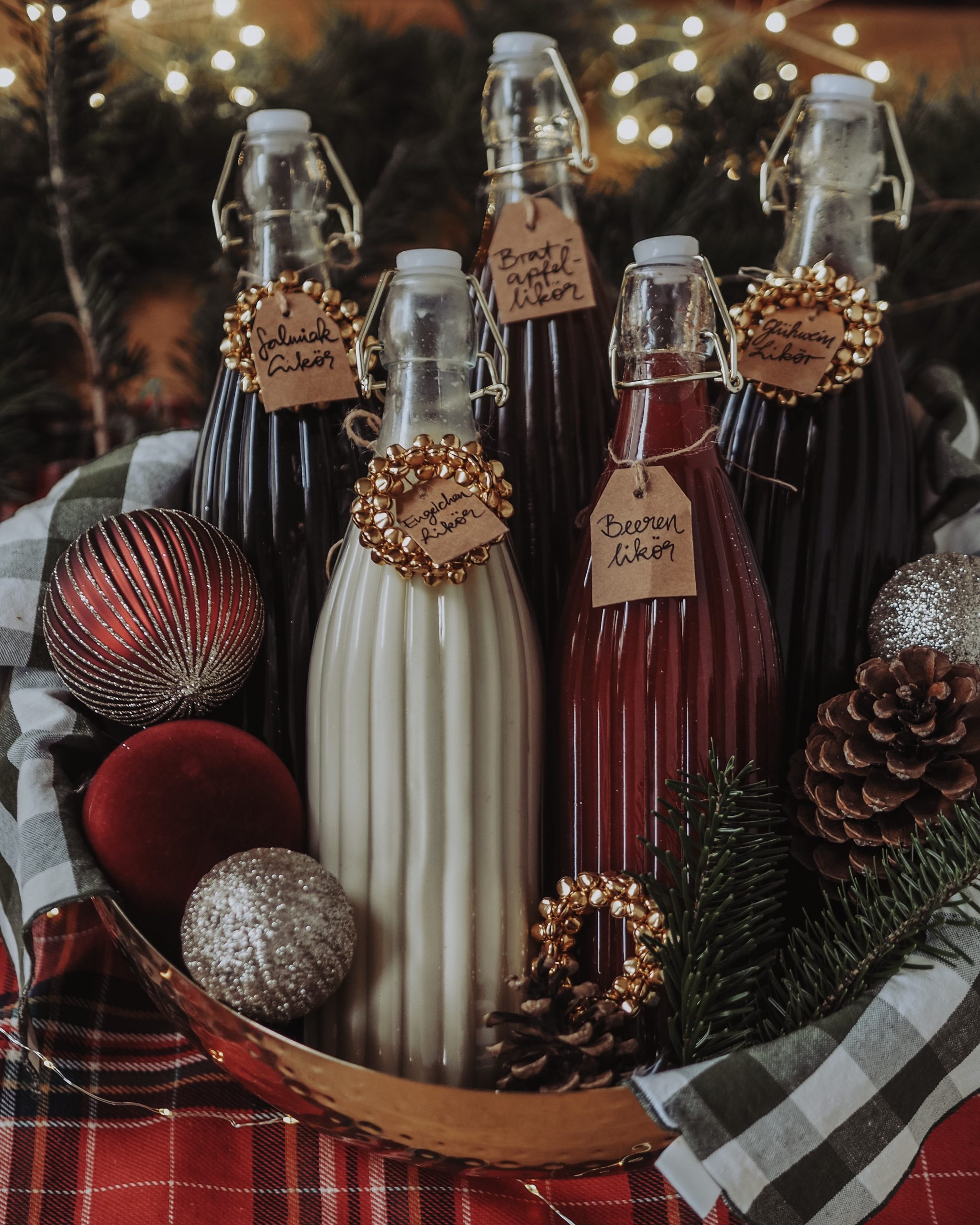 DIY Weihnachtsgeschenke aus der Küche: Fünf weihnachtliche Liköre zum Verschenken.